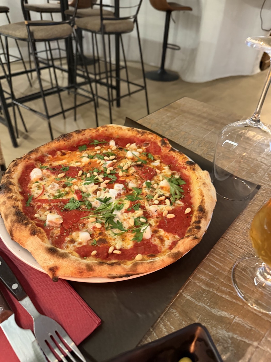 Pizza napolitana recién hecha